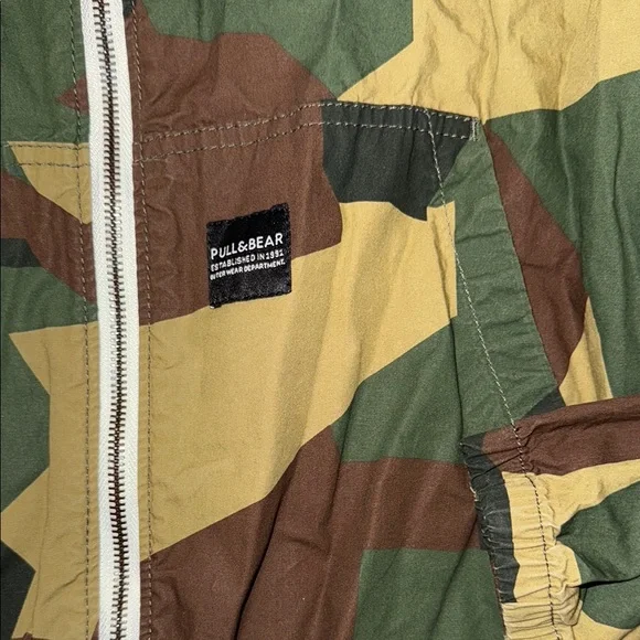 😎 Pull & BearGreen and Brown Camo Jacket